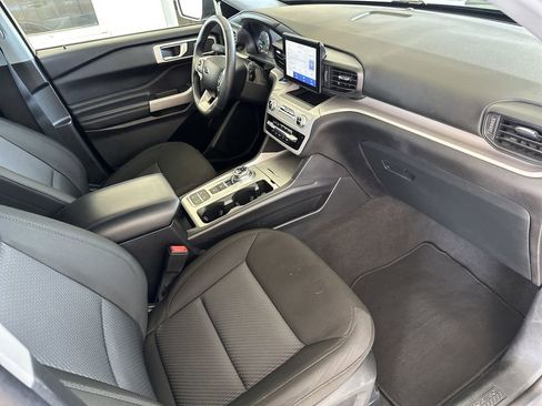 Used 2024 Ford Explorer XLT image 37
