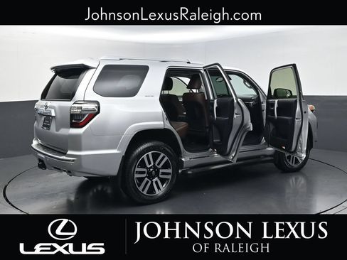 Used 2022 Toyota 4Runner Limited AWD/4WD image 35