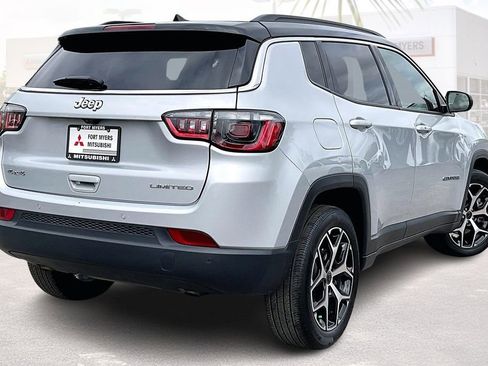 Used 2025 Jeep Compass Limited image 33