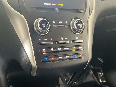 Used 2019 Lincoln MKC Reserve w/ MKC Climate Package AWD/4WD image 16