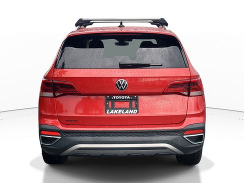 Used 2024 Volkswagen Taos SE w/ Panoramic Sunroof Package FWD image 6
