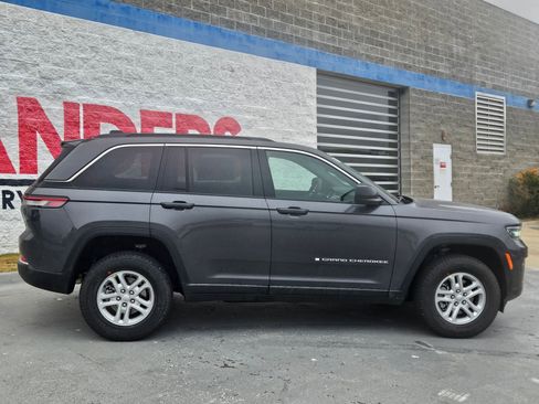 New 2025 Jeep Grand Cherokee Laredo image 8