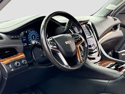 Used 2016 Cadillac Escalade ESV Luxury image 4