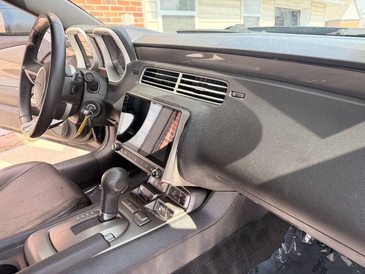 Used 2010 Chevrolet Camaro SS RWD image 13