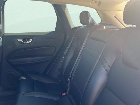 Used 2023 Volvo XC60 B5 Core w/ Climate Package FWD image 21
