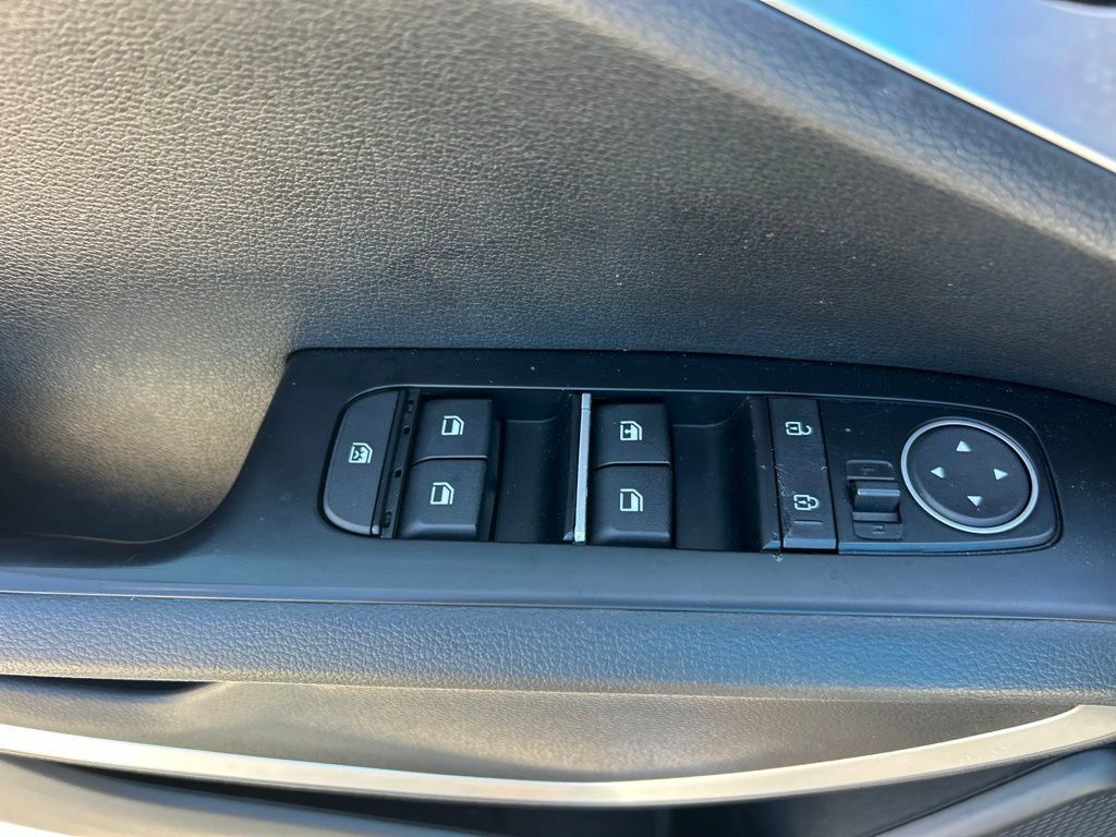 Used 2023 Kia Soul LX w/ Option Group 015 FWD image 15