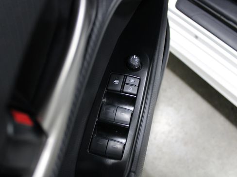 Used 2025 Toyota Camry SE FWD image 40