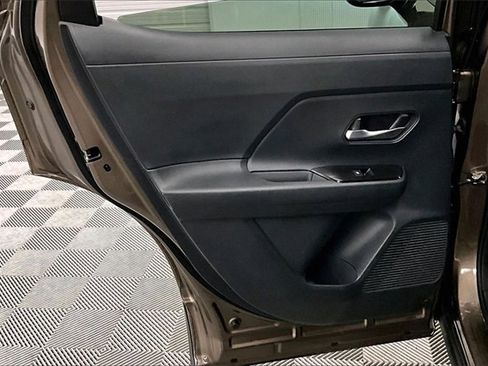 Used 2025 Nissan Kicks SV w/ Charging Package image 18