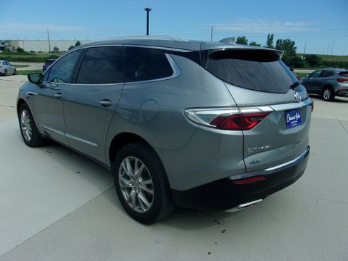 Used 2024 Buick Enclave Premium AWD/4WD image 8