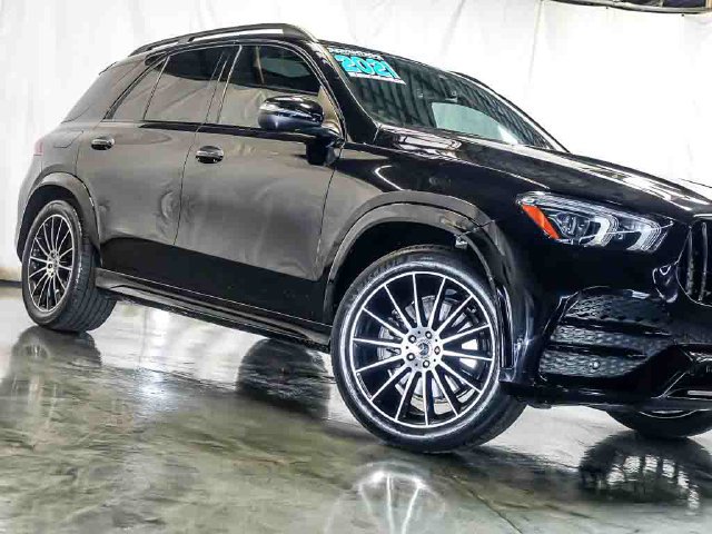 Used 2021 Mercedes-Benz GLE 450 4MATIC w/ AMG Line Exterior image 5