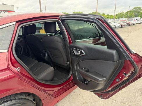 Used 2016 Chrysler 200 Limited FWD image 10