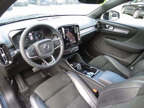 Used 2022 Volvo XC40 T5 R-Design w/ Advanced Package image 12