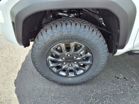 New 2025 Toyota Tacoma TRD Off-Road w/ TRD Off Road Premium Package AWD/4WD image 4