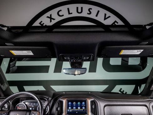 Used 2021 Chevrolet Silverado 1500 High Country w/ Technology Package image 9