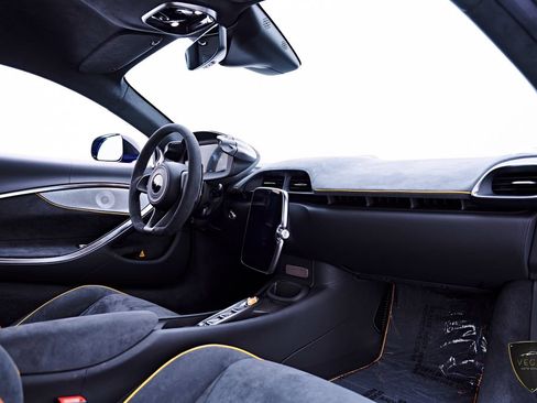 Used 2025 McLaren Artura RWD image 54
