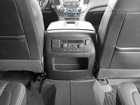 Used 2020 Chevrolet Suburban LT image 30