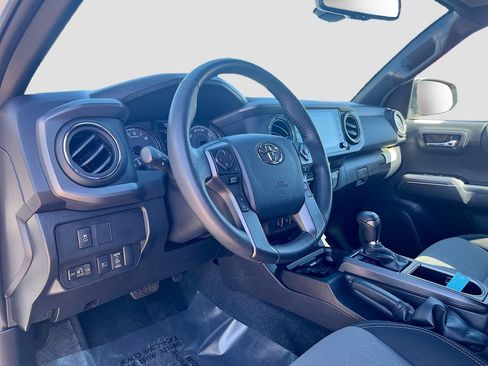 Used 2023 Toyota Tacoma TRD Off-Road image 9