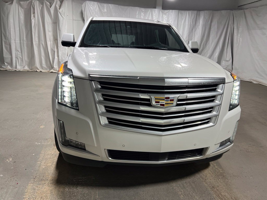 Used 2019 Cadillac Escalade Platinum AWD/4WD image 2