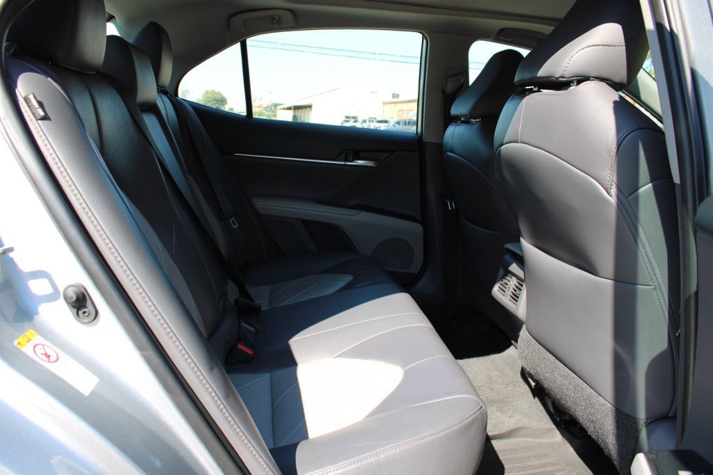 Used 2019 Toyota Camry XLE w/ Navigation Package FWD image 12