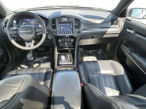 Used 2022 Chrysler 300 S RWD image 9