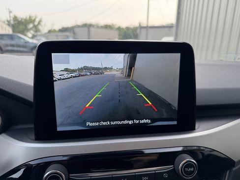 Used 2022 Ford Escape SE w/ Cold Weather Package image 17