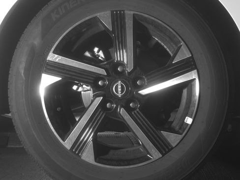 Used 2025 Nissan Sentra SV image 15