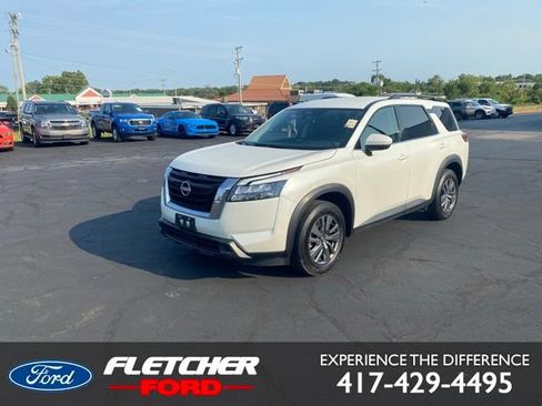 Used 2024 Nissan Pathfinder SV FWD image 1