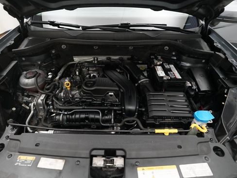 Used 2022 Volkswagen Taos SE image 3