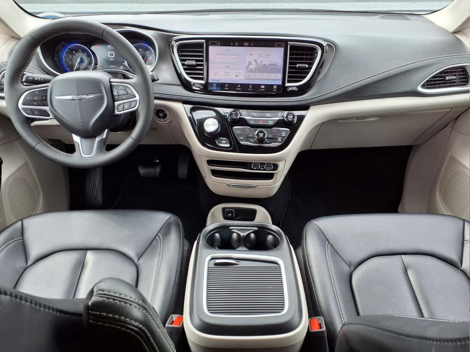 Used 2024 Chrysler Pacifica Touring-L FWD image 13