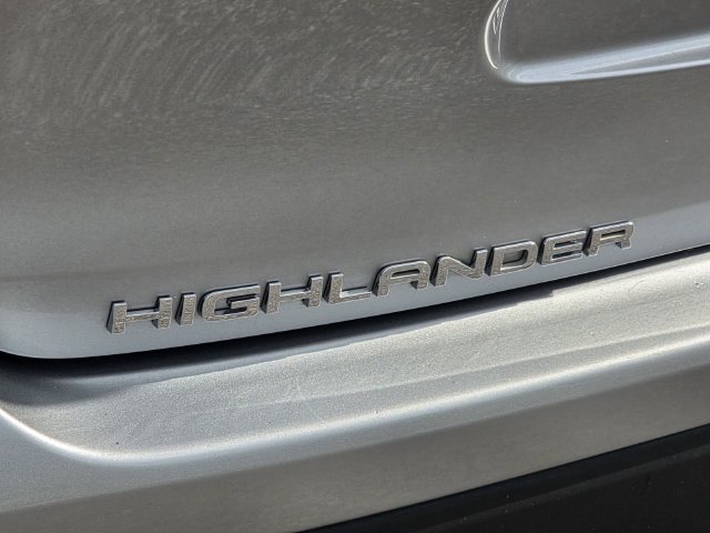 Used 2022 Toyota Highlander XLE FWD image 34