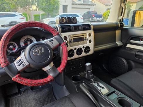 Used 2014 Toyota FJ Cruiser 4WD w/ Upgrade Package image 3