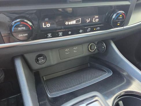Used 2025 Nissan Rogue SV FWD image 18