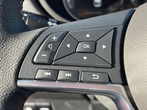 New 2025 Nissan Versa SR w/ Trunk Package image 11