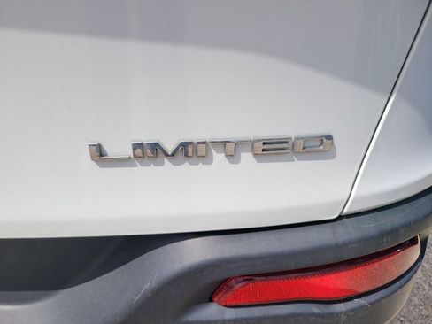 Used 2015 Jeep Cherokee Limited w/ Trailer Tow Group AWD/4WD image 6