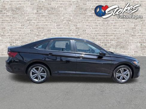 Certified 2024 Volkswagen Jetta SE FWD image 3