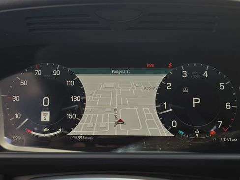 Used 2025 Land Rover Discovery Metropolitan Edition image 21