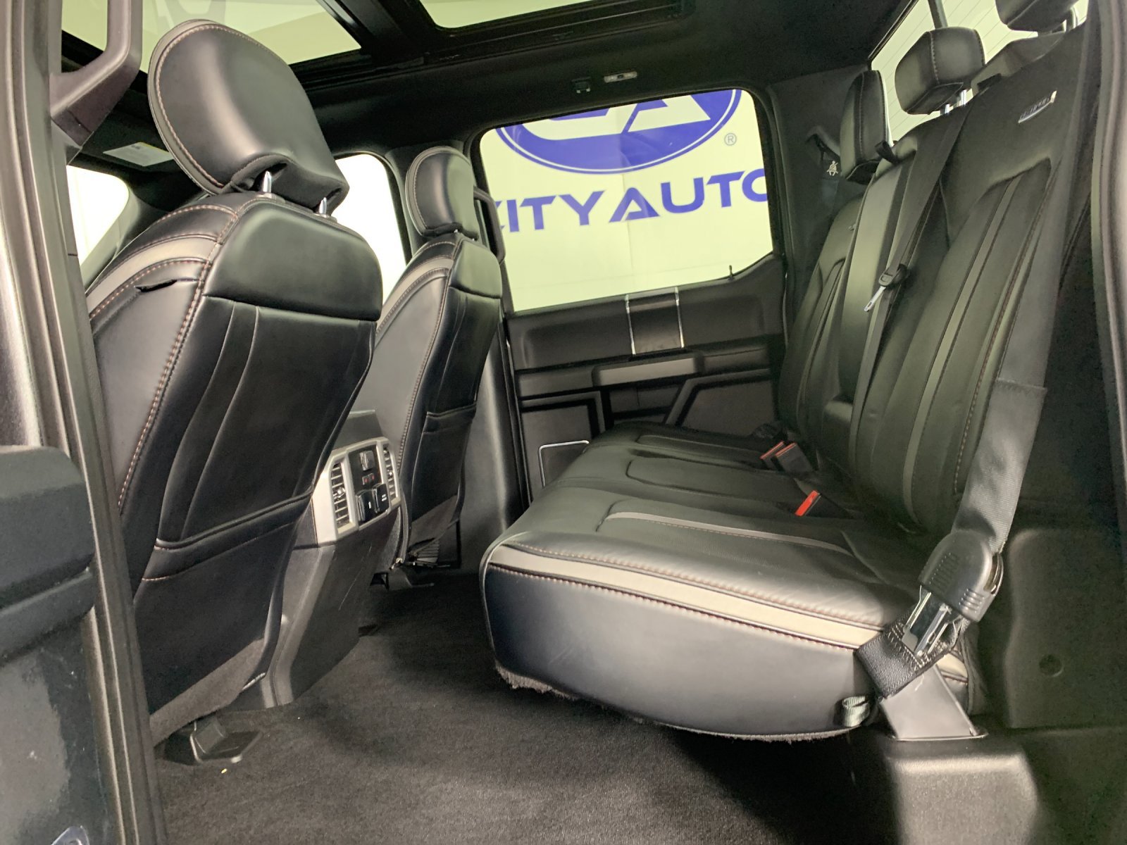 Used 2019 Ford F150 Platinum w/ Equipment Group 701A Luxury AWD/4WD image 31