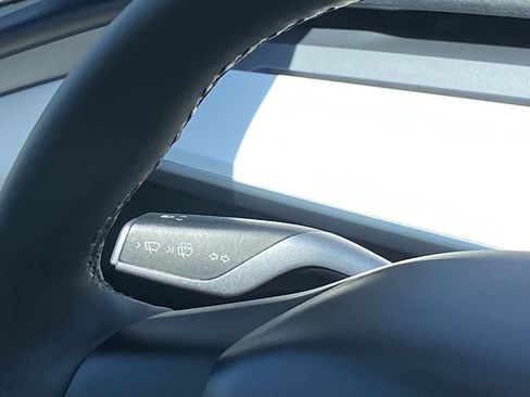 Used 2024 Tesla Model Y Long Range AWD/4WD image 23