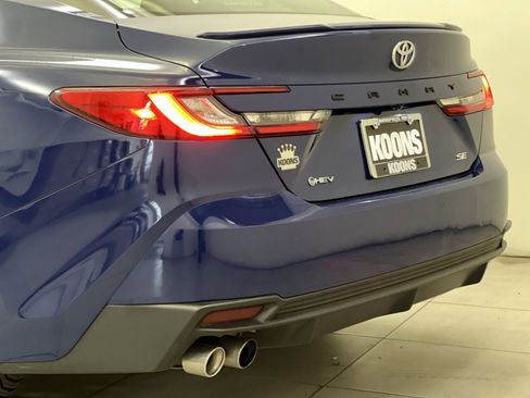 Used 2025 Toyota Camry SE w/ Convenience Package image 28