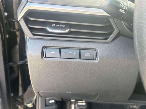Used 2025 Nissan Altima 2.5 SV FWD image 18