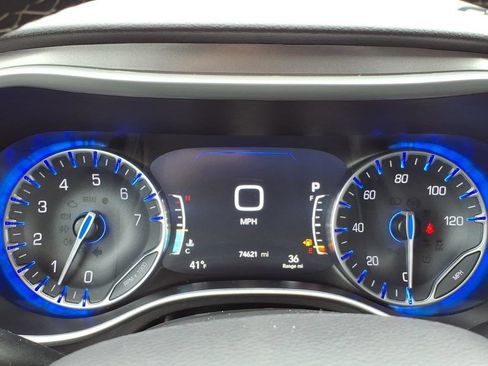 Used 2024 Chrysler Pacifica Touring-L FWD image 23