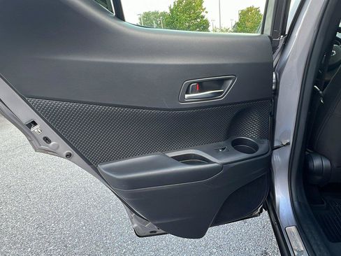 Used 2019 Toyota C-HR XLE FWD image 17
