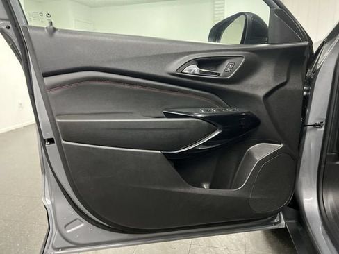 Certified 2024 Chevrolet Trax RS w/ Sunroof Package FWD image 21