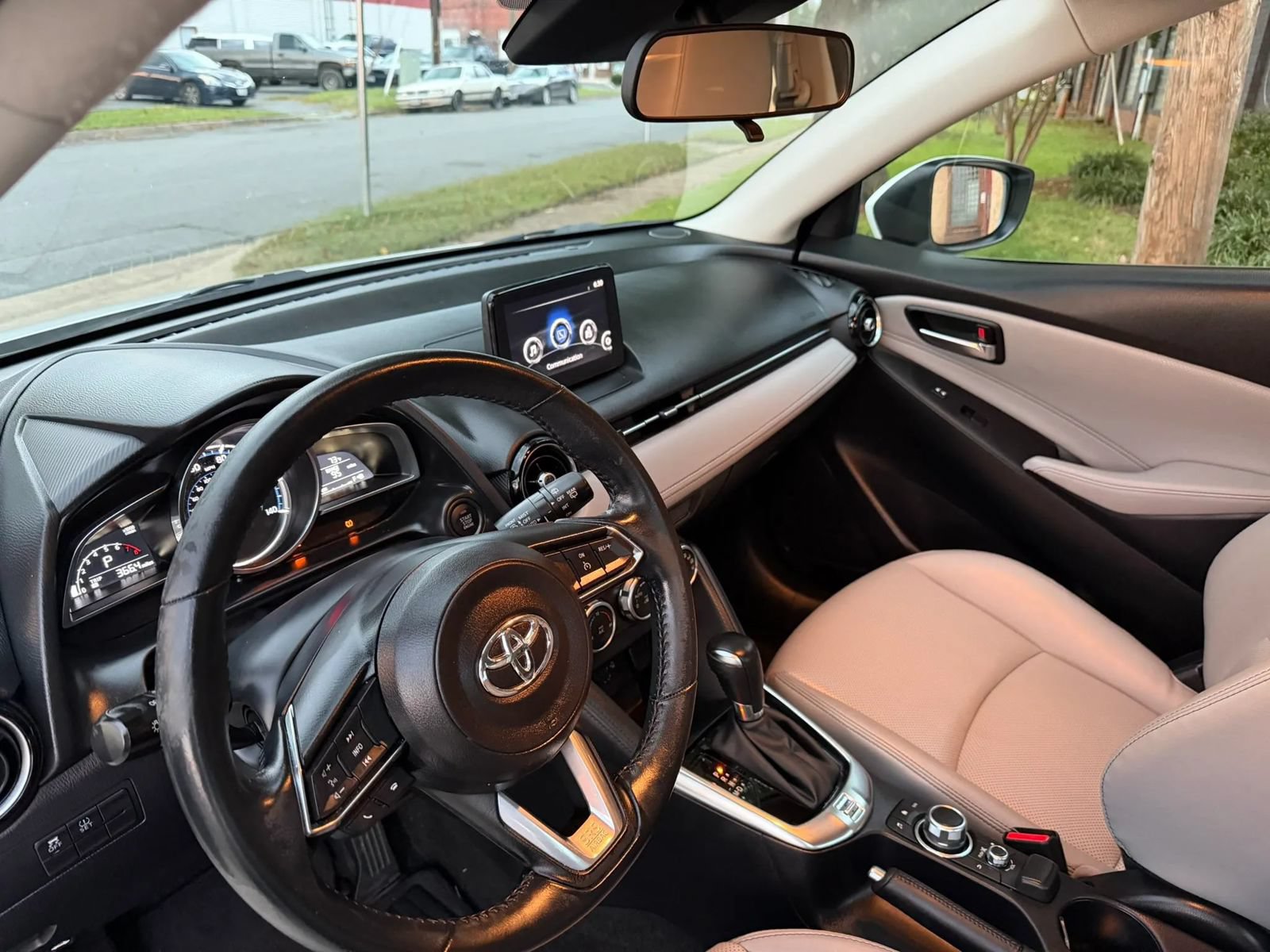 Used 2020 Toyota Yaris XLE FWD image 12