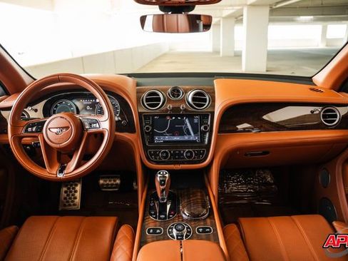Used 2017 Bentley Bentayga image 10