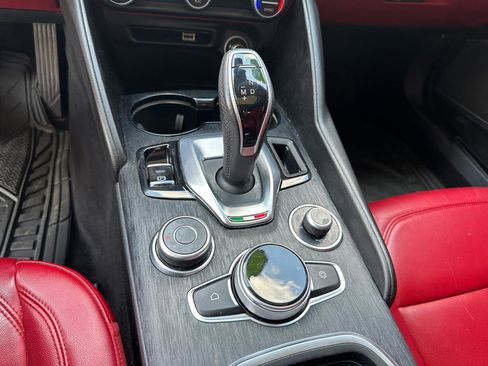 Used 2020 Alfa Romeo Giulia w/ Nero Edizione image 17