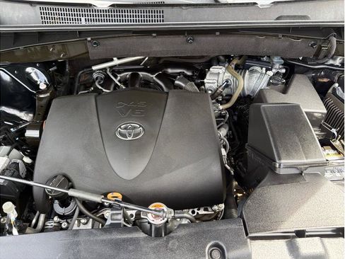 Used 2019 Toyota Highlander SE image 21