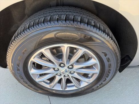 Used 2024 Buick Enclave Premium AWD/4WD image 18