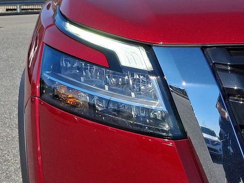 Used 2024 Nissan Pathfinder SL AWD/4WD image 9