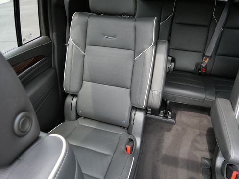 Certified 2023 Cadillac Escalade ESV Premium Luxury w/ Performance Package AWD/4WD image 11